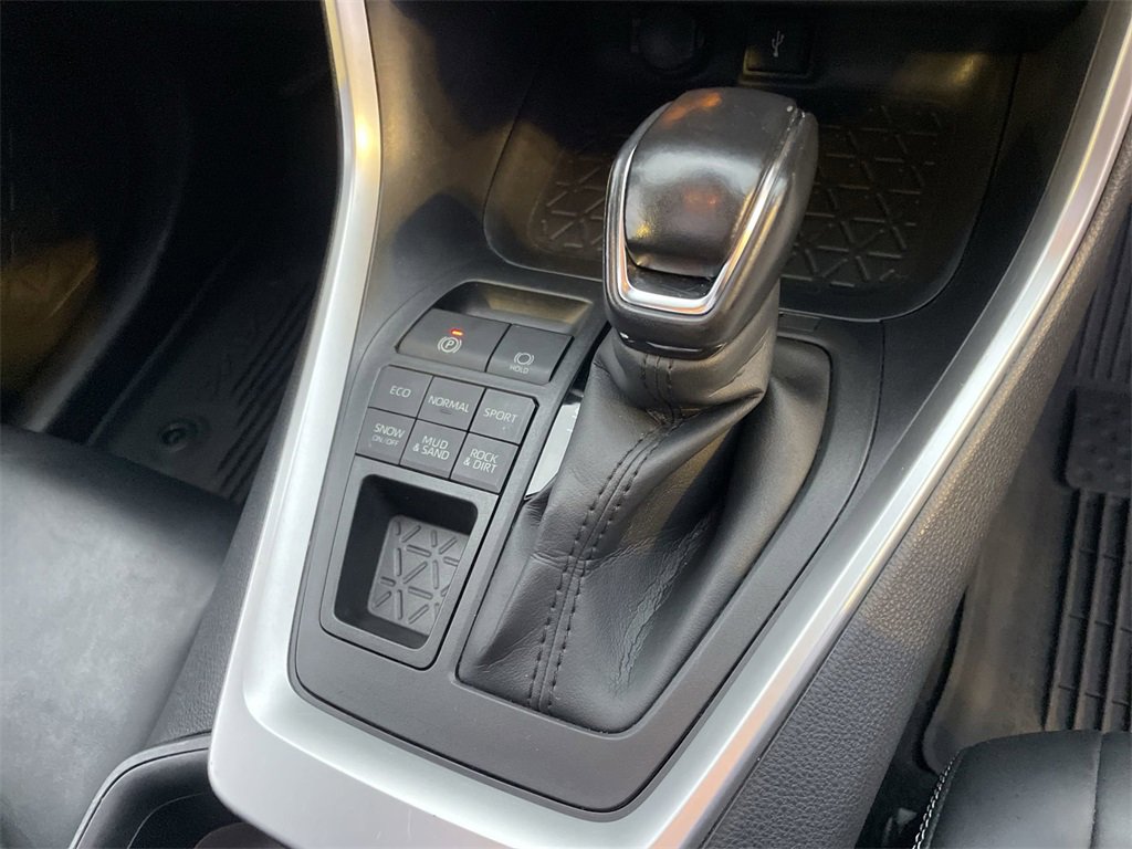 Used 2021 Toyota RAV4 XLE Premium image 27