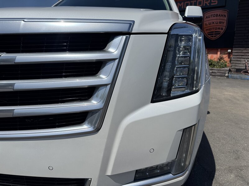 Used 2016 Cadillac Escalade Luxury AWD/4WD image 5