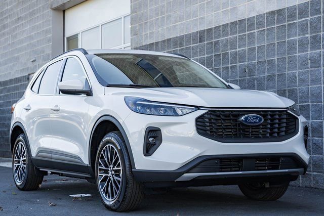 New 2026 Ford Escape SE w/ Class II Trailer Tow Package image 2