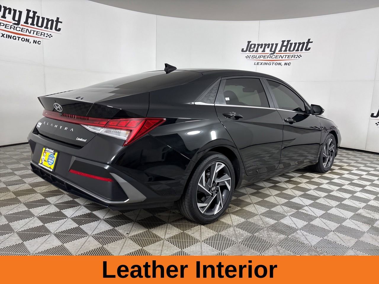 Used 2025 Hyundai Elantra Limited FWD image 5