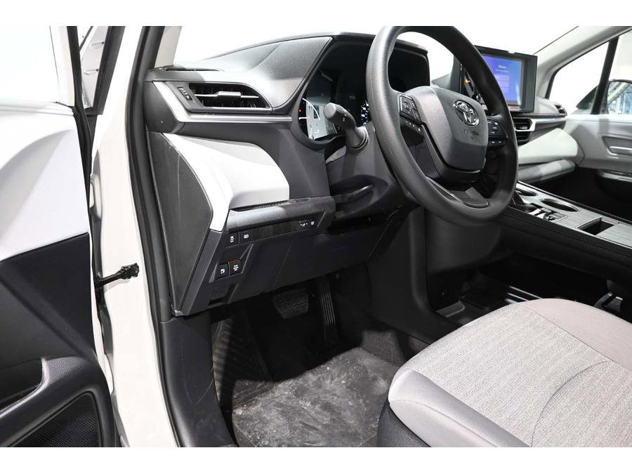 New 2025 Toyota Sienna LE image 27