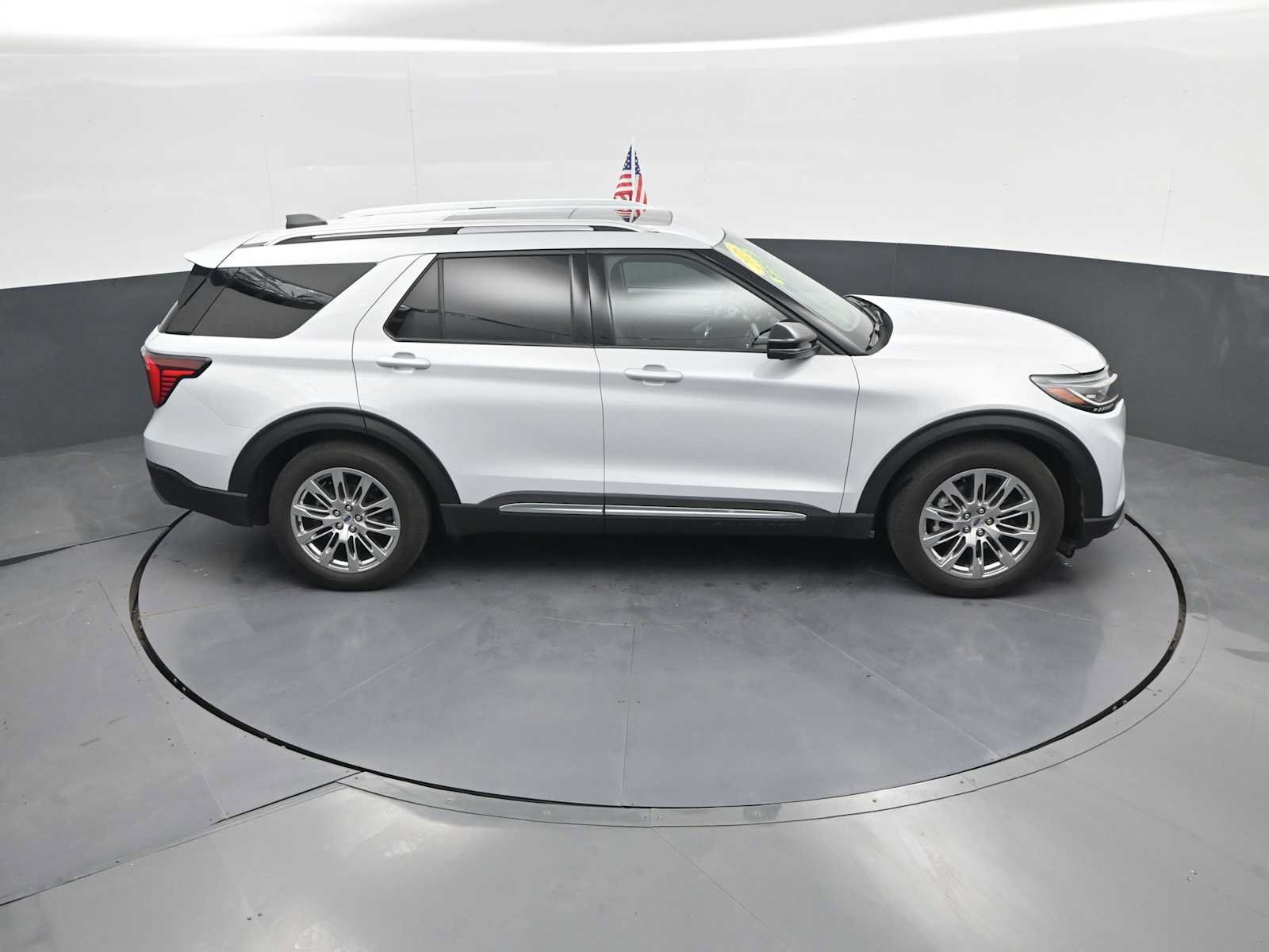 Certified 2025 Ford Explorer Platinum RWD image 27