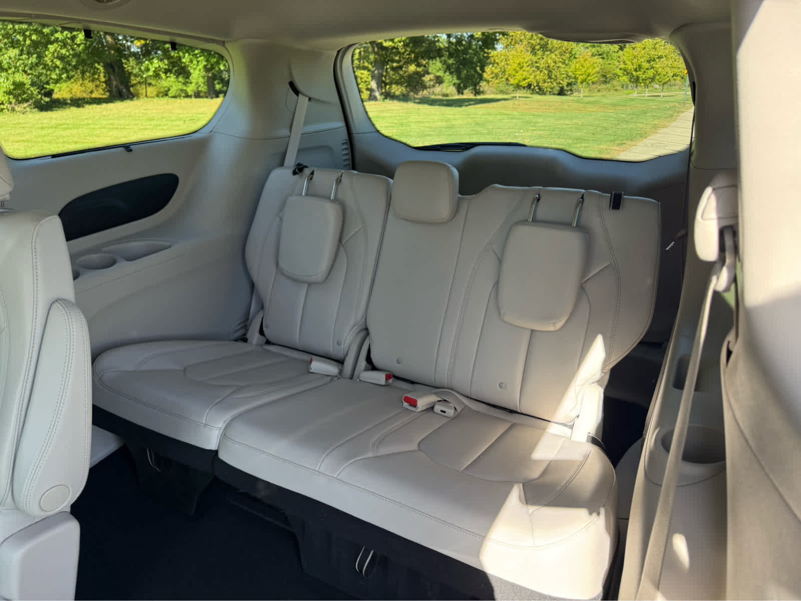 Used 2017 Chrysler Pacifica Touring-L FWD image 12