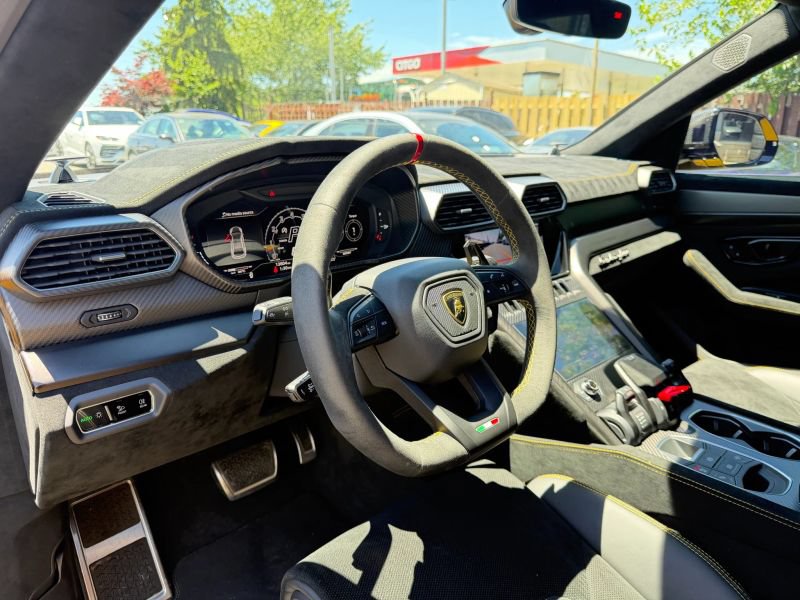 Used 2023 Lamborghini Urus Performante AWD/4WD image 14
