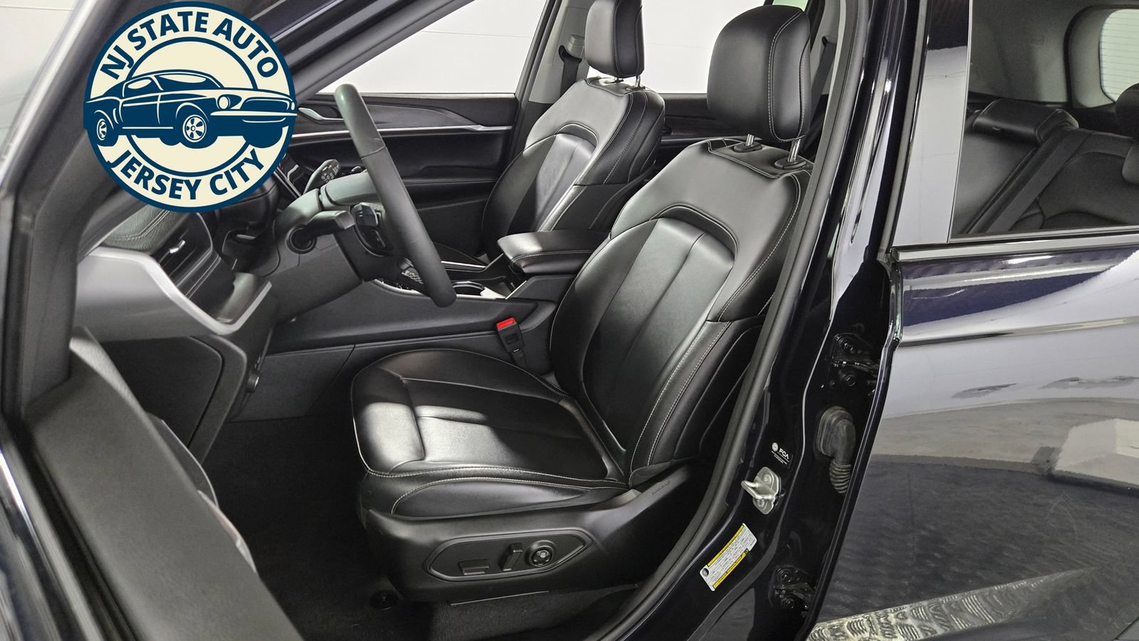 Used 2024 Jeep Grand Cherokee Limited AWD/4WD image 28