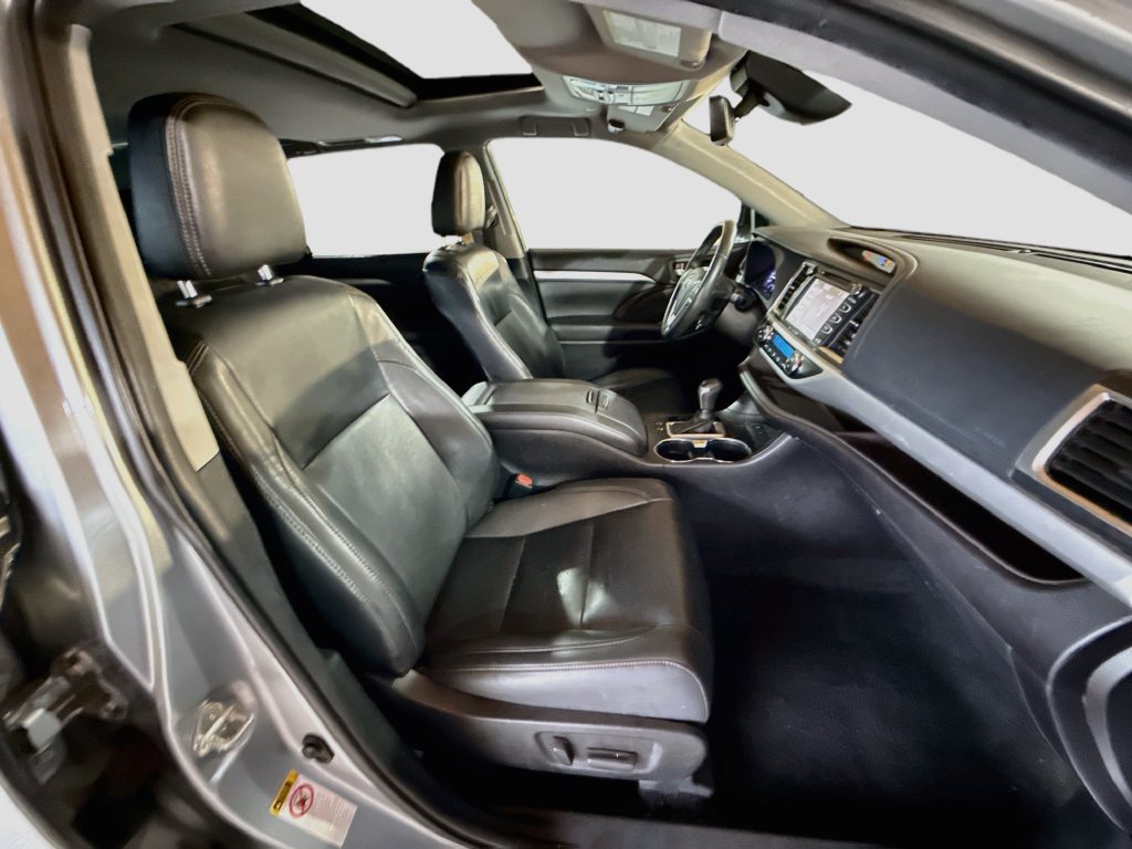 Used 2019 Toyota Highlander XLE FWD image 33