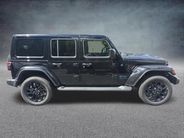 Used 2025 Jeep Wrangler Unlimited Sahara AWD/4WD image 10
