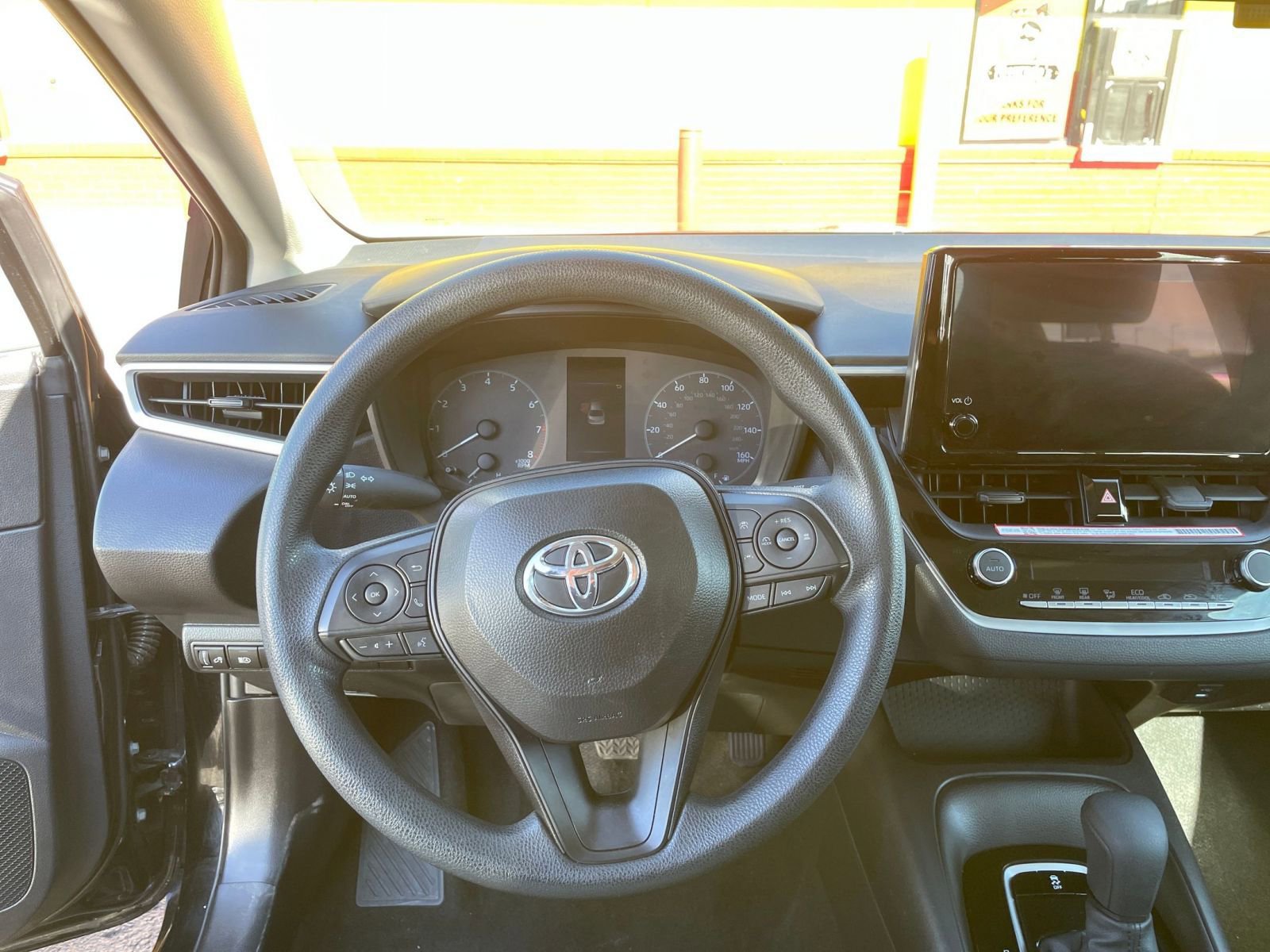 Used 2025 Toyota Corolla LE image 34