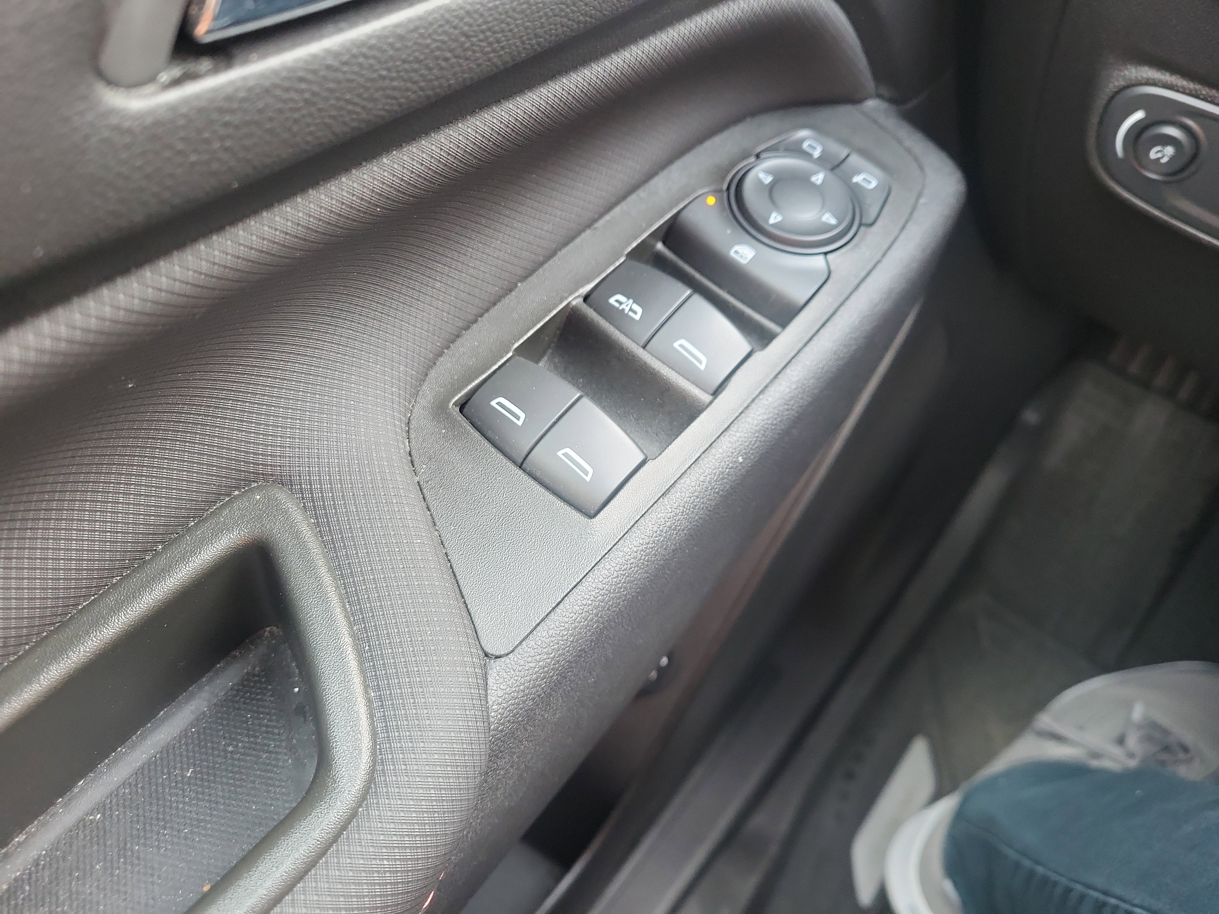 Certified 2024 Chevrolet Equinox RS w/ LPO, Floor Liner Package image 13