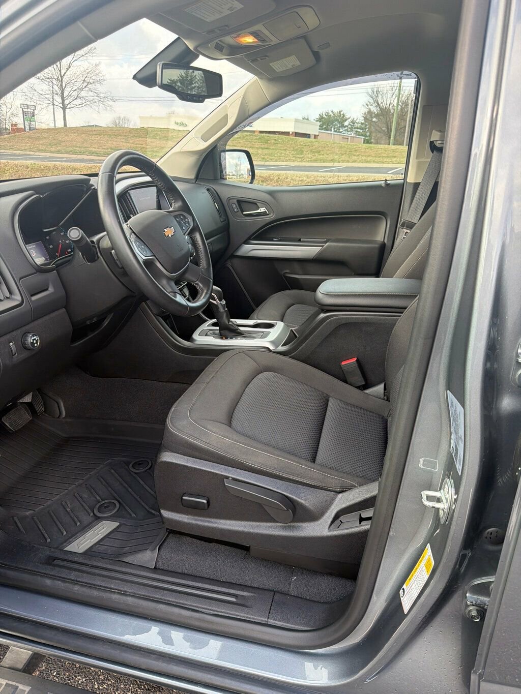 Used 2022 Chevrolet Colorado LT w/ LT Convenience Package image 9