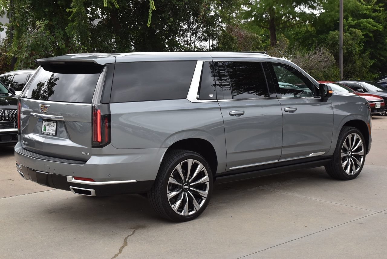 Used 2025 Cadillac Escalade ESV Premium Luxury Platinum AWD/4WD image 7