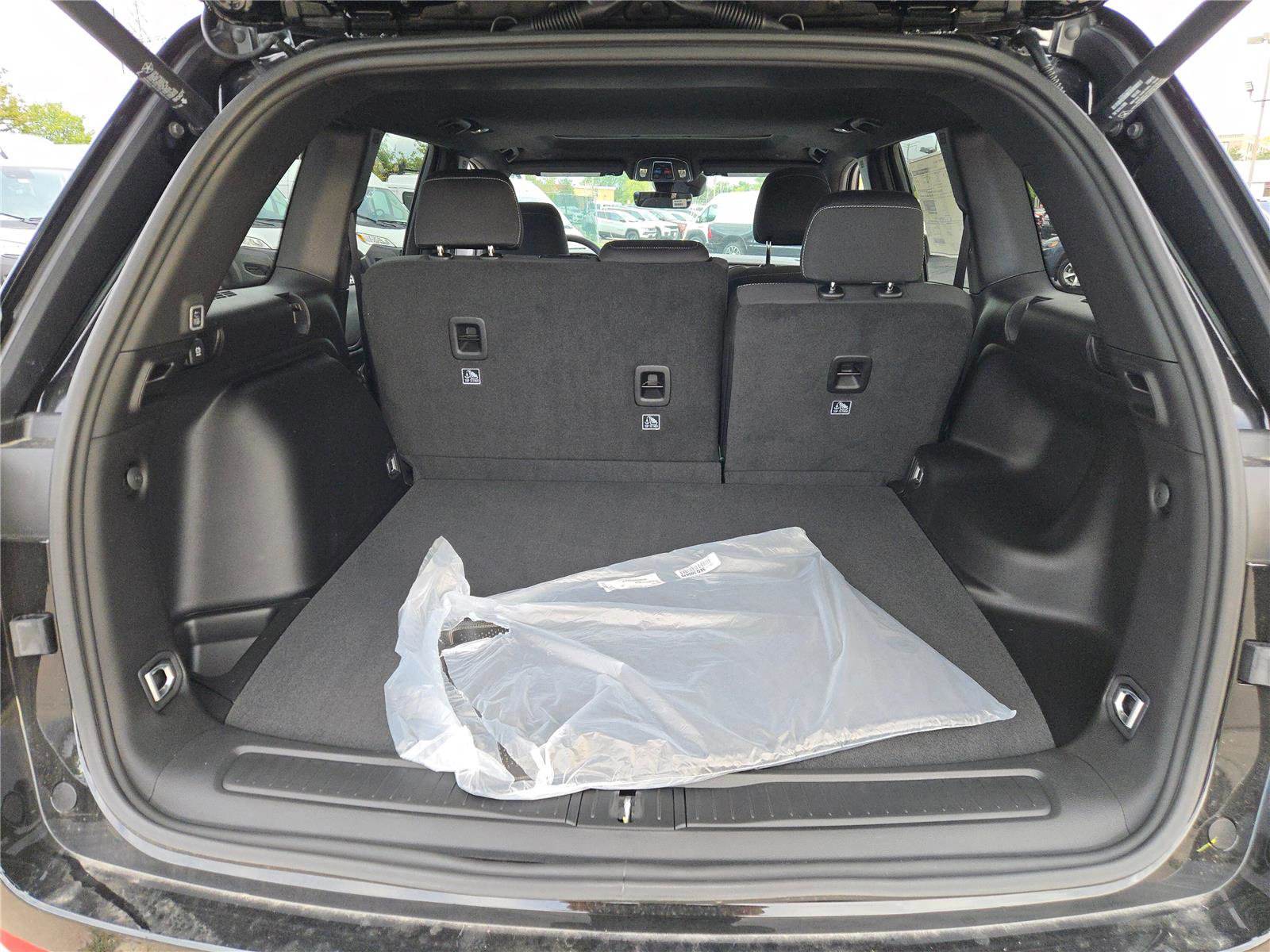 New 2025 Jeep Grand Cherokee Laredo w/ Luxury Tech Group I image 19