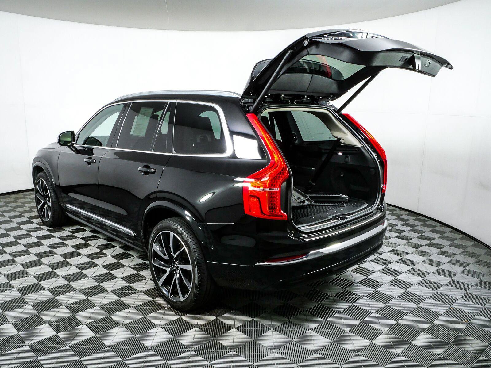 Used 2023 Volvo XC90 B6 Plus w/ Protection Package Premier AWD/4WD image 33