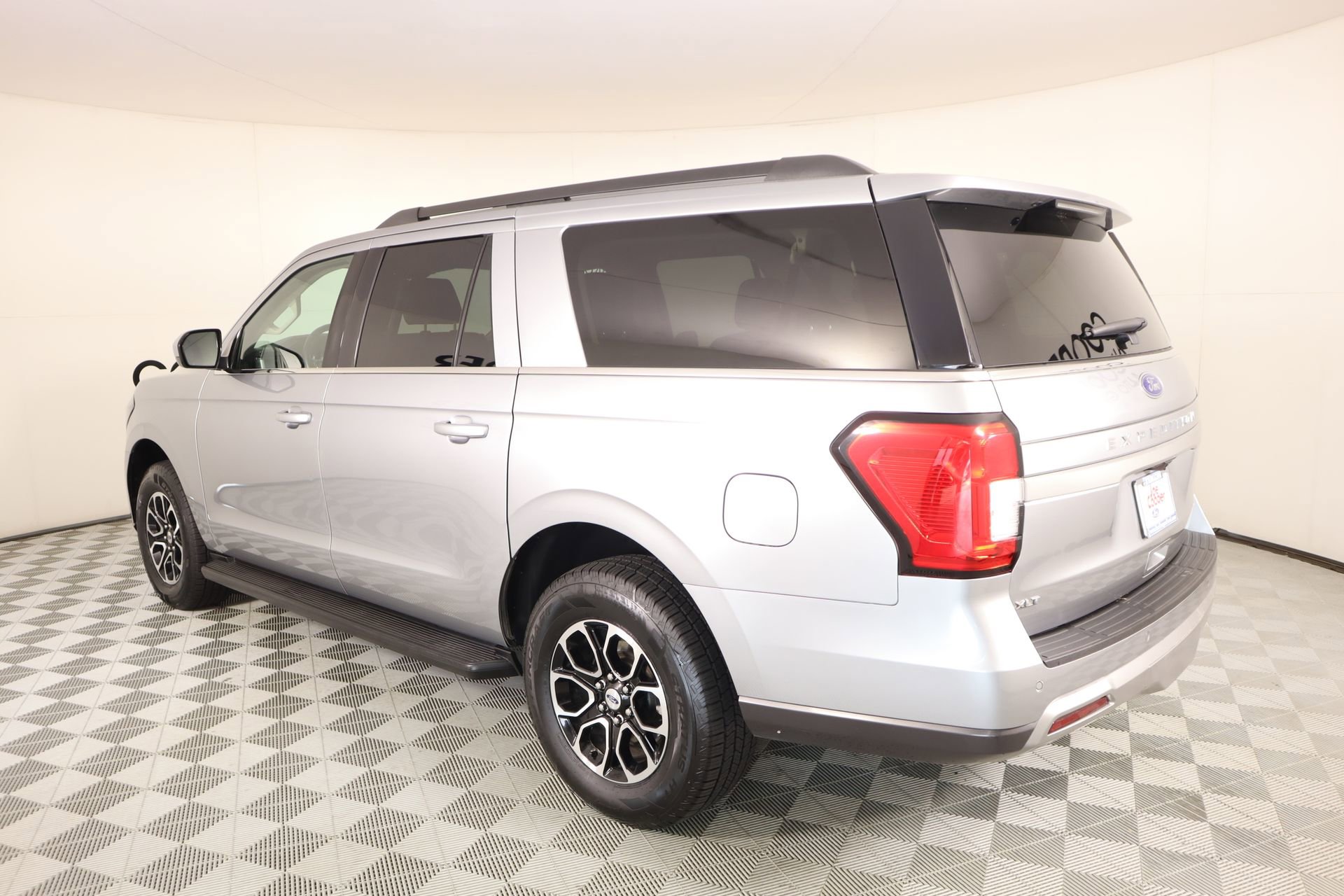 Used 2024 Ford Expedition Max XLT AWD/4WD image 24