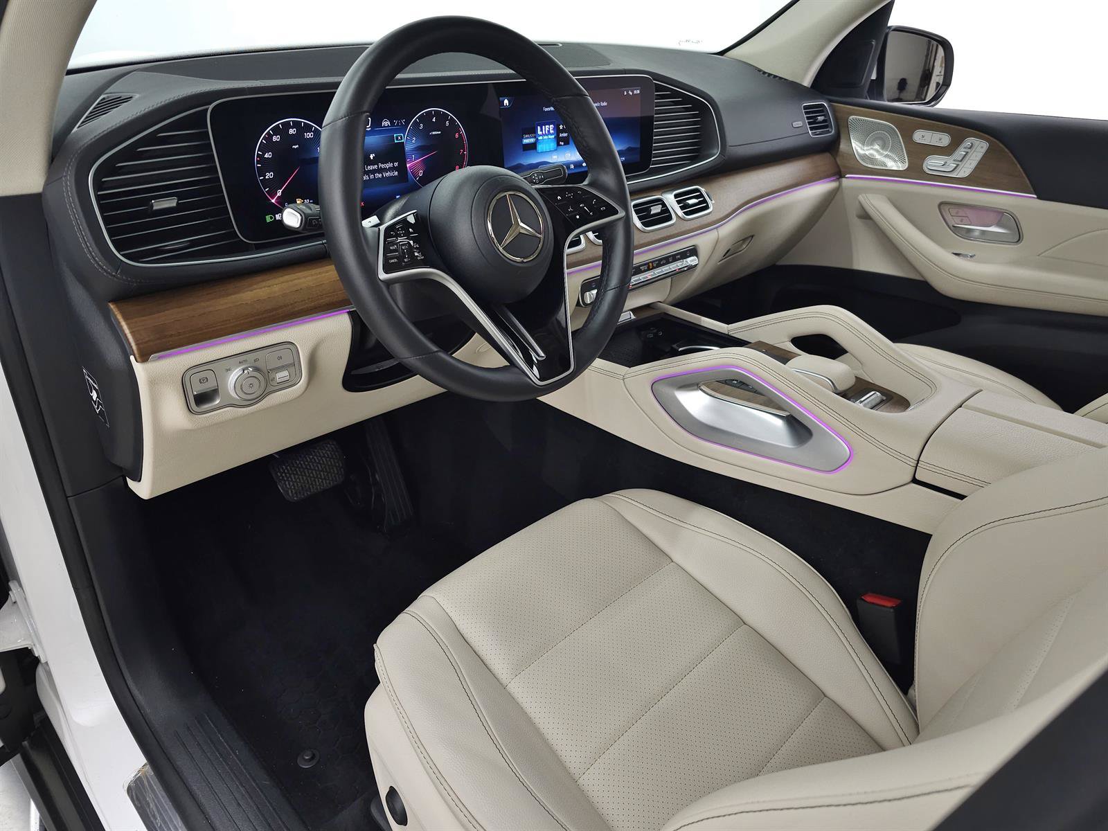 Used 2024 Mercedes-Benz GLS 450 4MATIC image 15