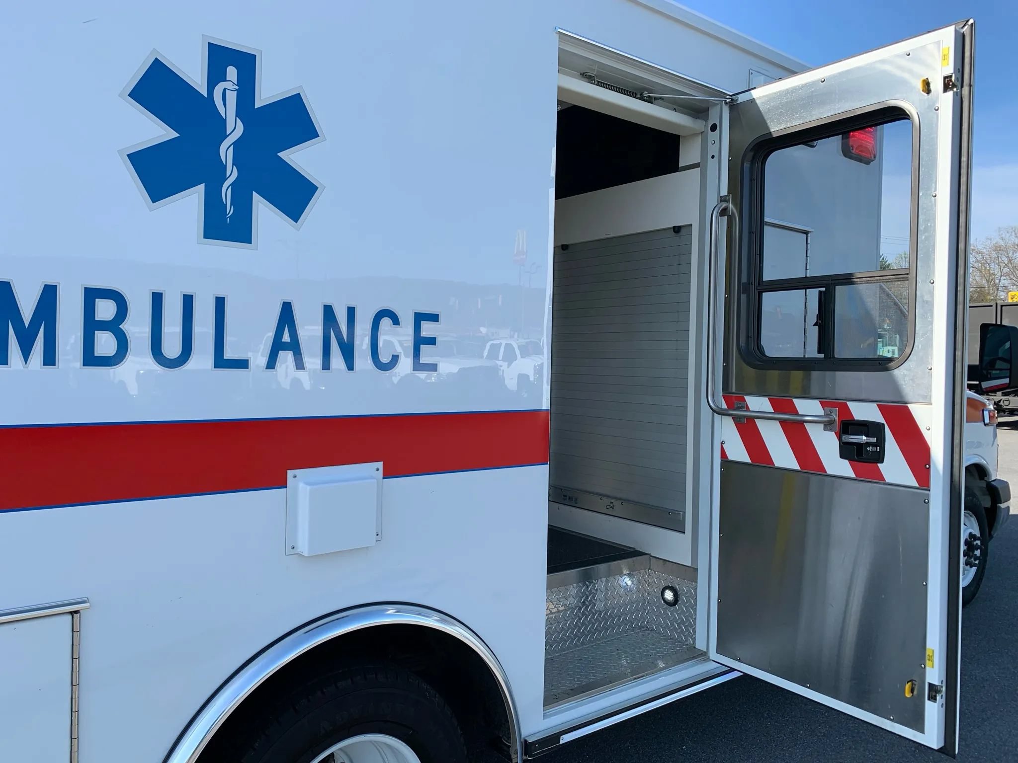 Used 2014 Chevrolet Express 4500 w/ Ambulance Package RWD image 42