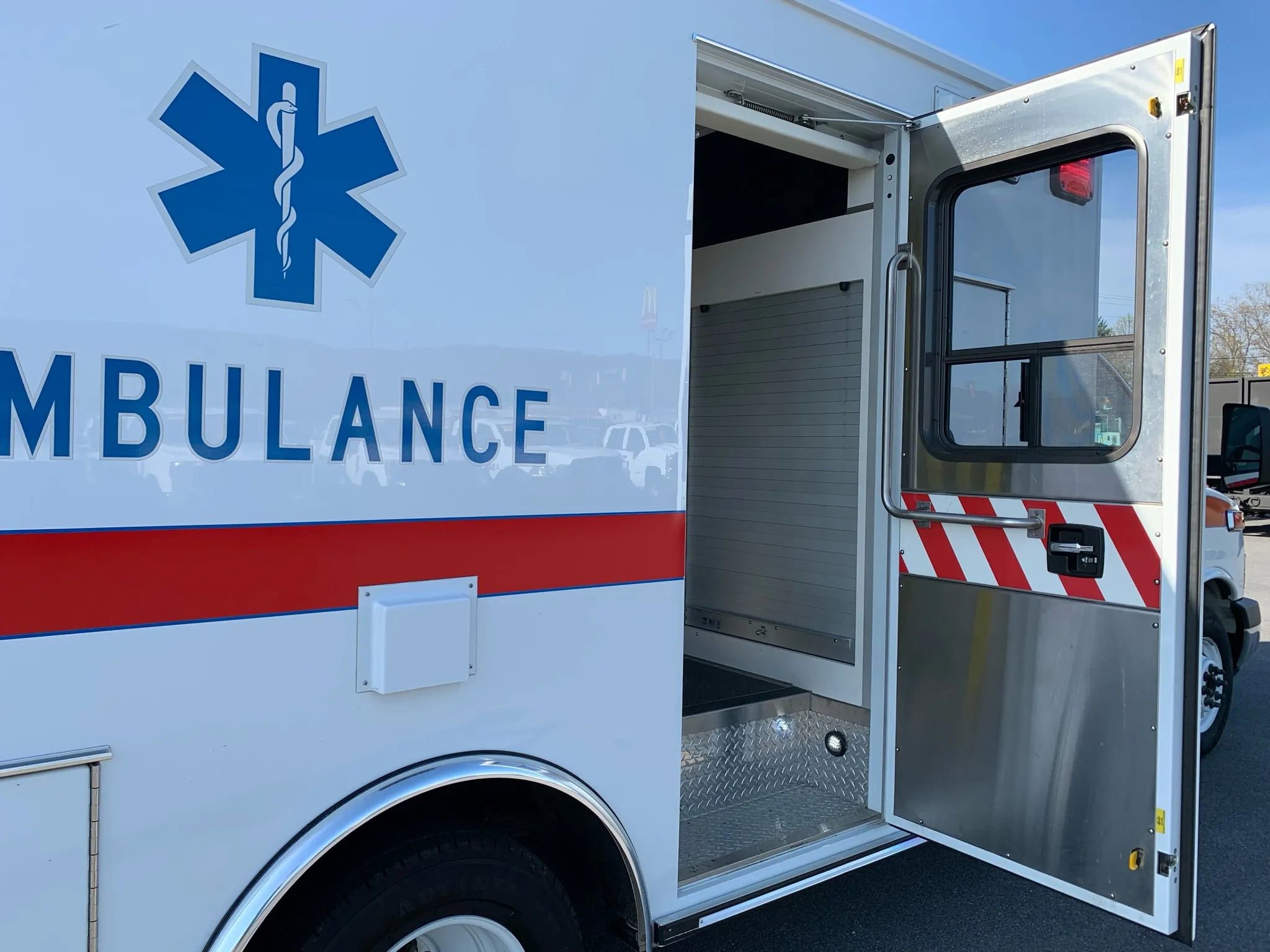 Used 2014 Chevrolet Express 4500 w/ Ambulance Package image 42