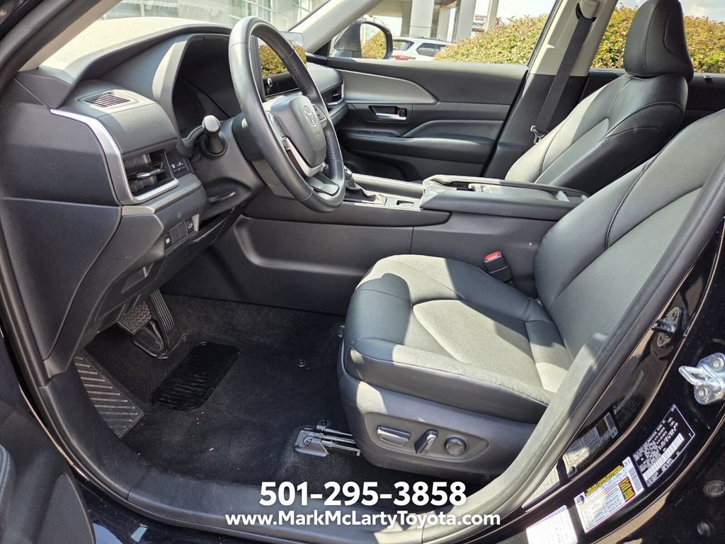 Used 2025 Toyota Grand Highlander AWD image 4