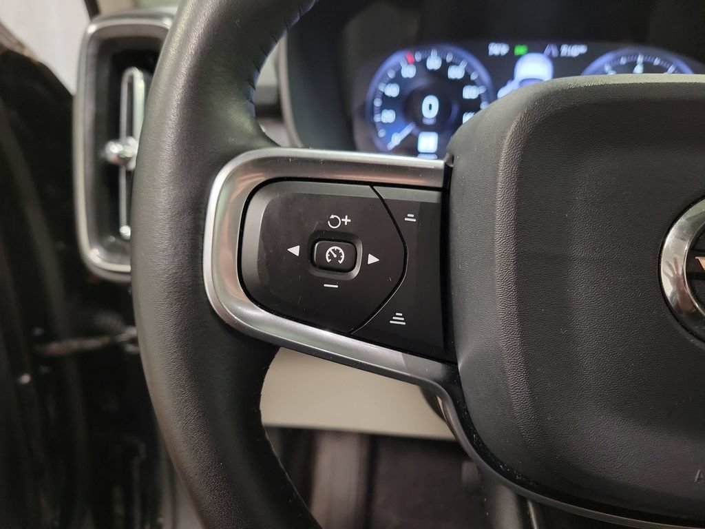 Used 2020 Volvo XC40 T5 Momentum w/ Protection Package Premier AWD/4WD image 23