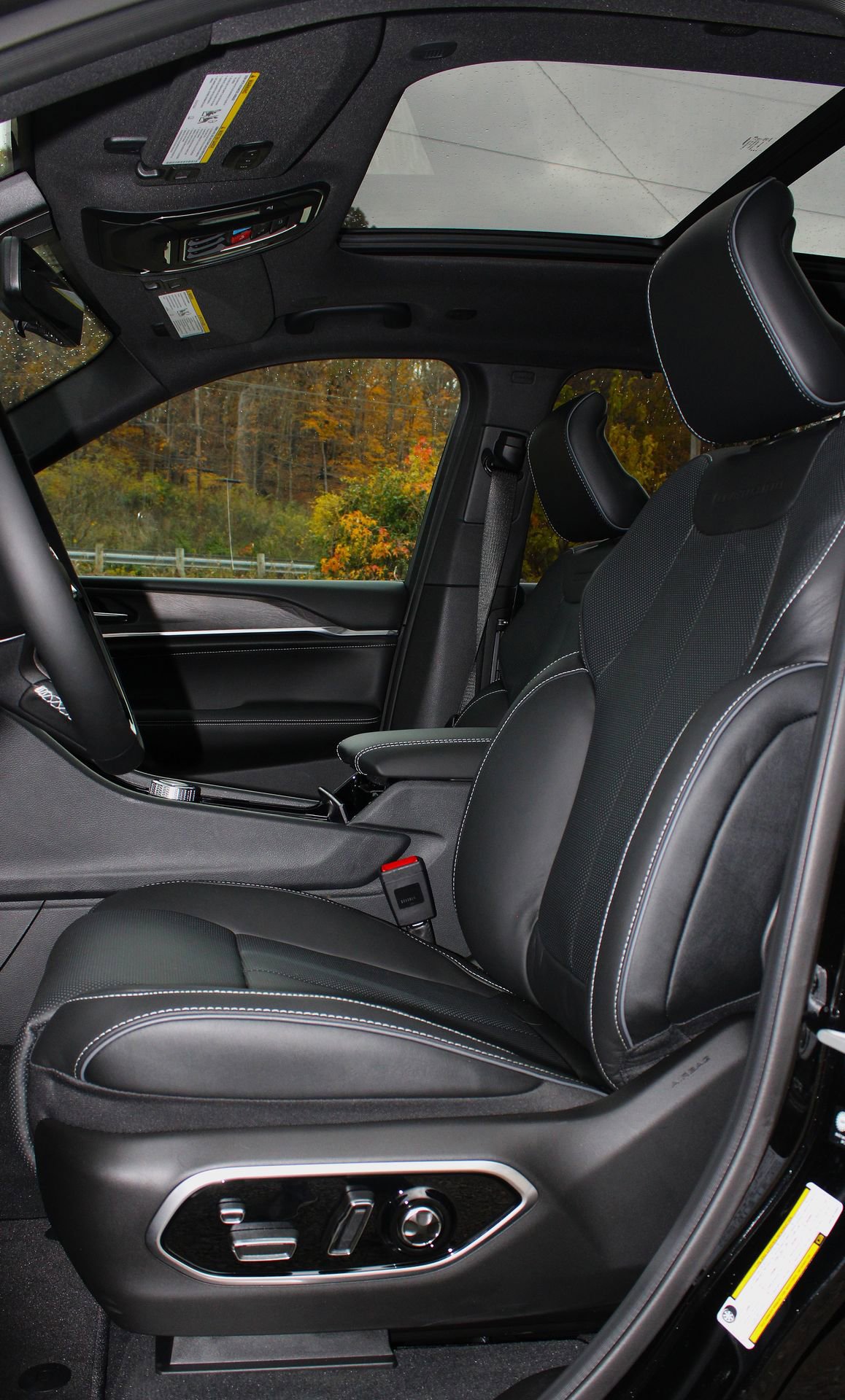 New 2025 Jeep Grand Cherokee L Overland w/ Advanced Protech Group III image 26