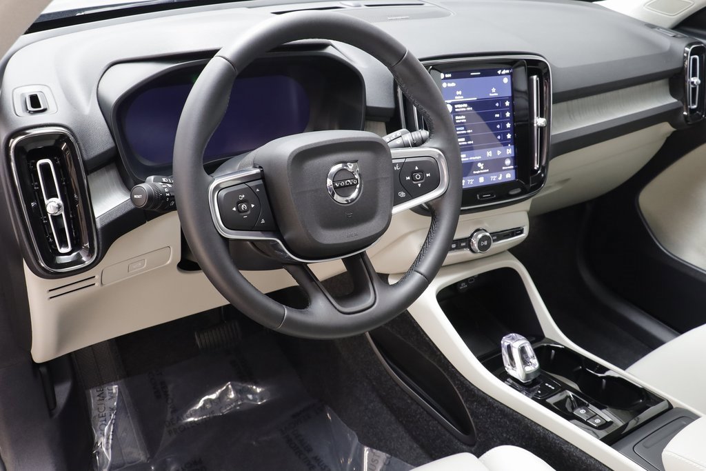Used 2026 Volvo XC40 B5 Ultra w/ Climate Package image 7