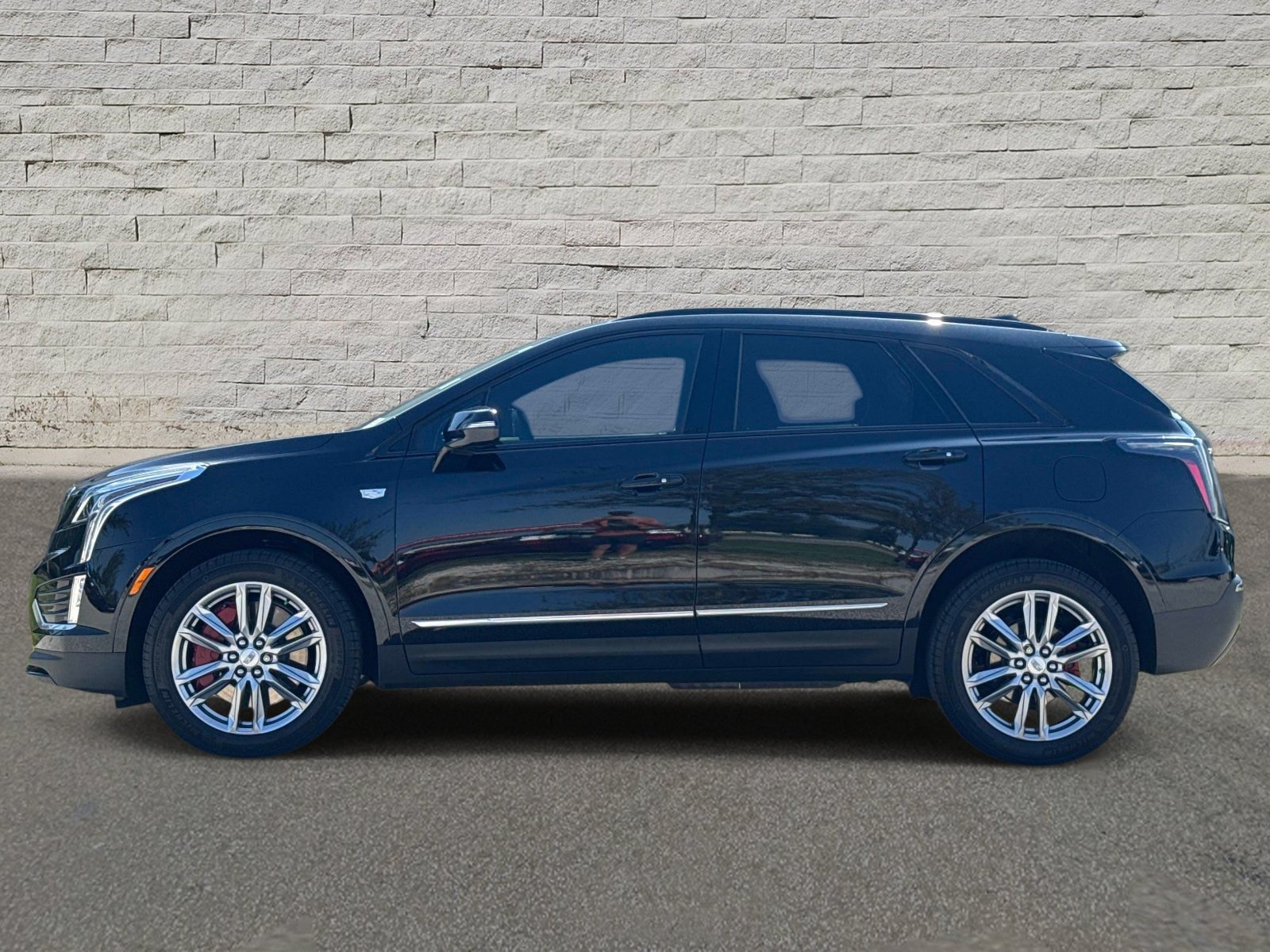 Used 2025 Cadillac XT5 Sportv AWD/4WD image 2