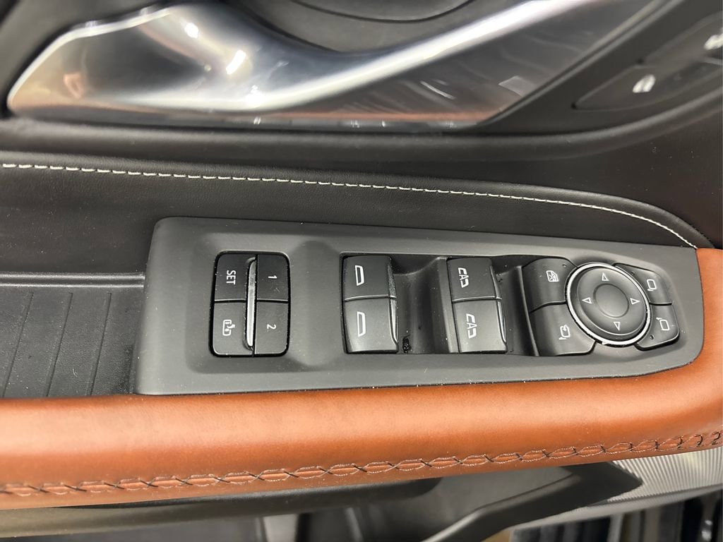 Used 2023 GMC Yukon Denali Ultimate image 39