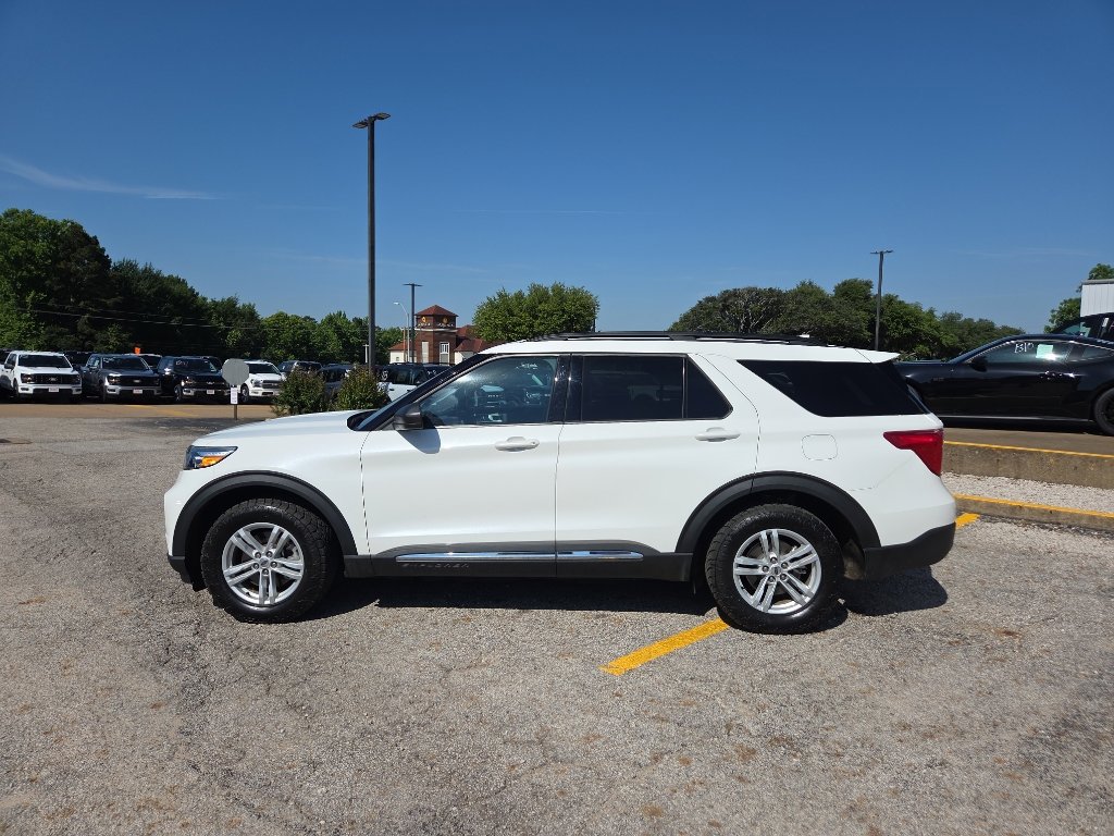 Used 2024 Ford Explorer XLT RWD image 8