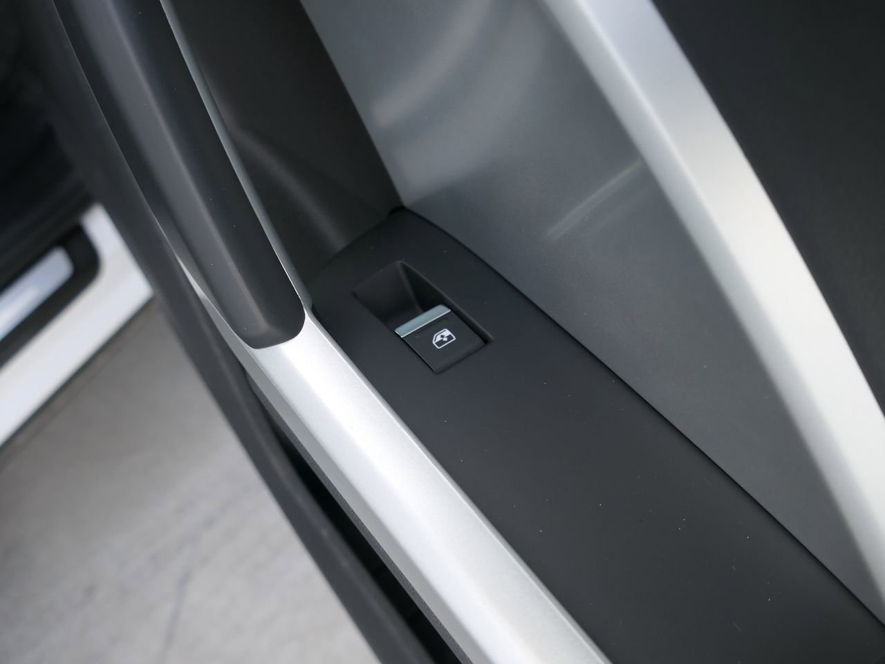 Used 2024 Audi Q3 2.0T Premium image 24