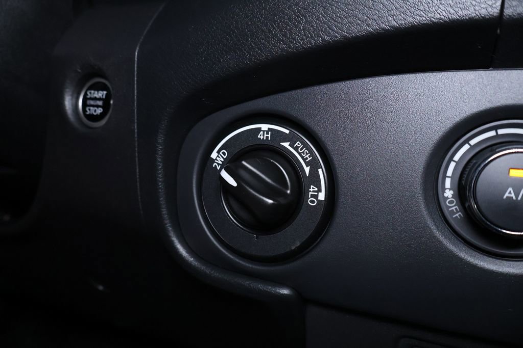 Used 2023 Nissan Frontier SV image 30