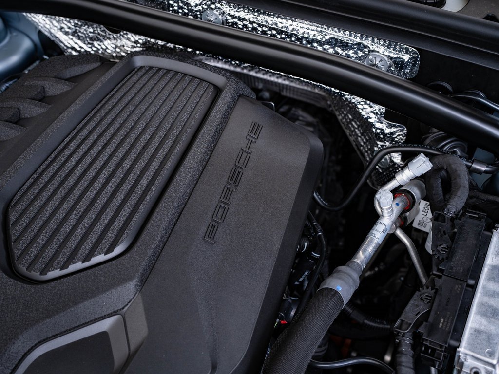 Certified 2025 Porsche Macan image 37