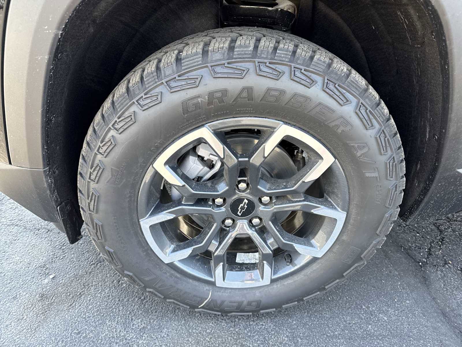 New 2026 Chevrolet Equinox ACTIV w/ LPO, Floor Liner Package FWD image 18
