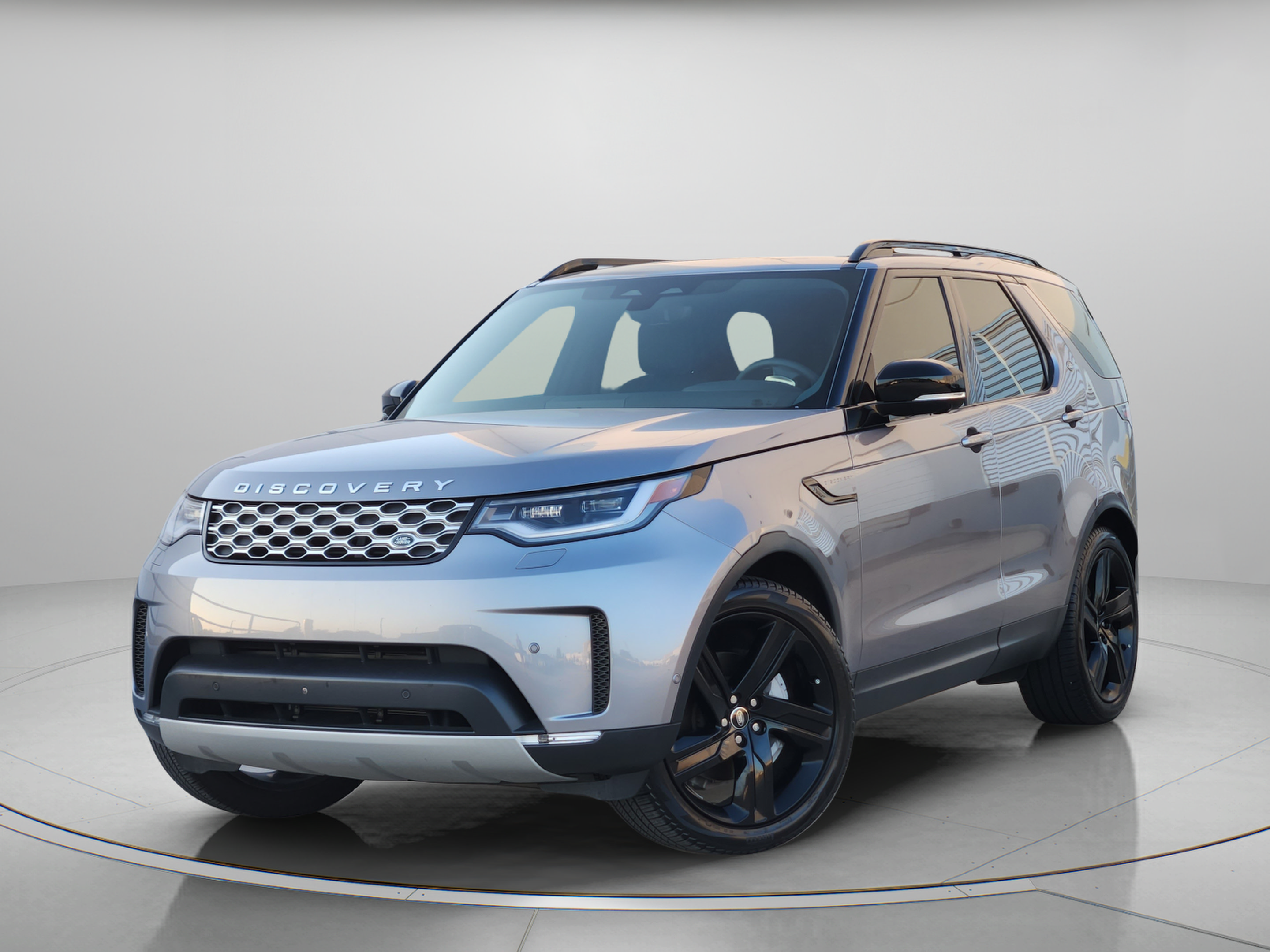 Certified 2025 Land Rover Discovery S AWD/4WD image 1