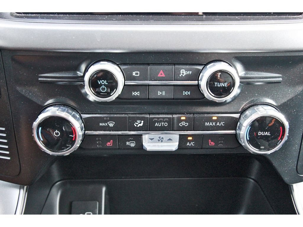 Used 2025 Ford F150 Lightning XLT AWD/4WD image 28