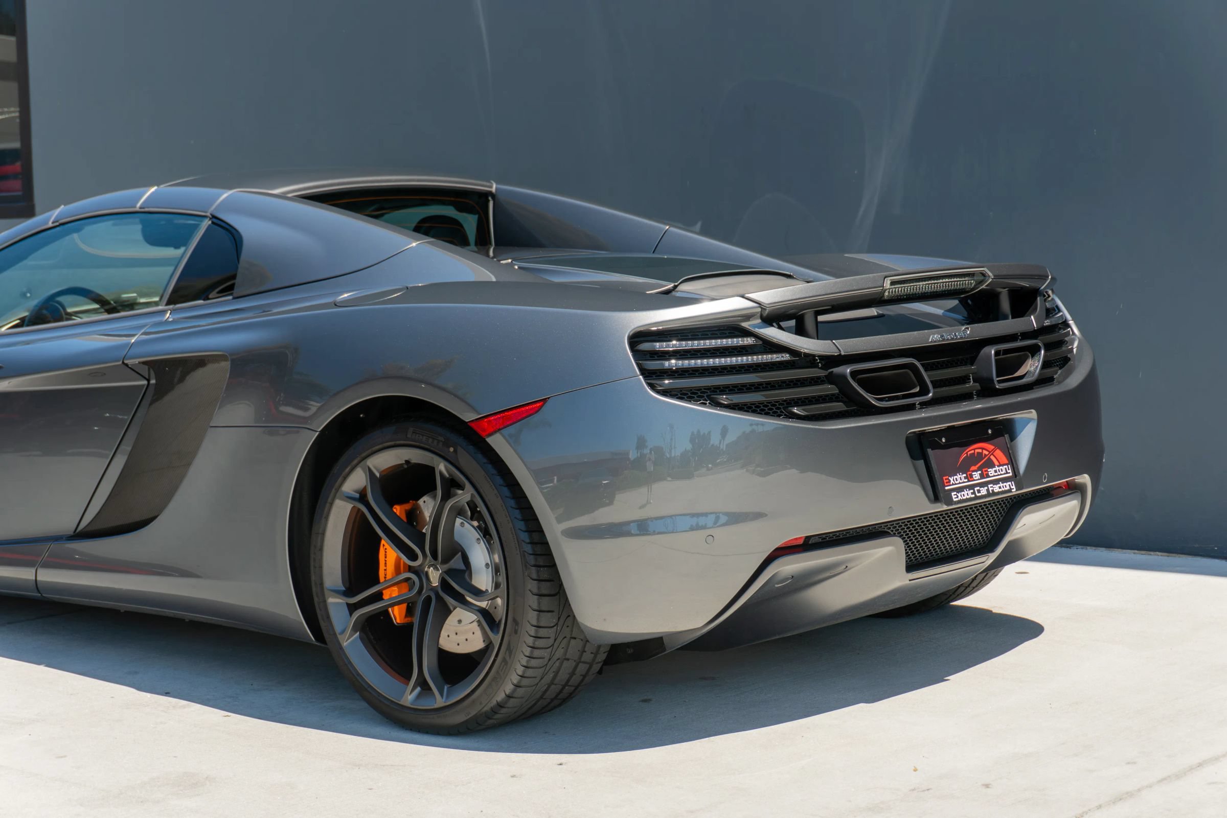 Used 2014 McLaren MP4-12C Spider RWD image 26