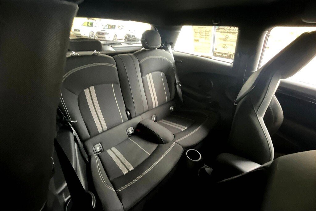 Used 2021 MINI Cooper 2-Door Hardtop image 16