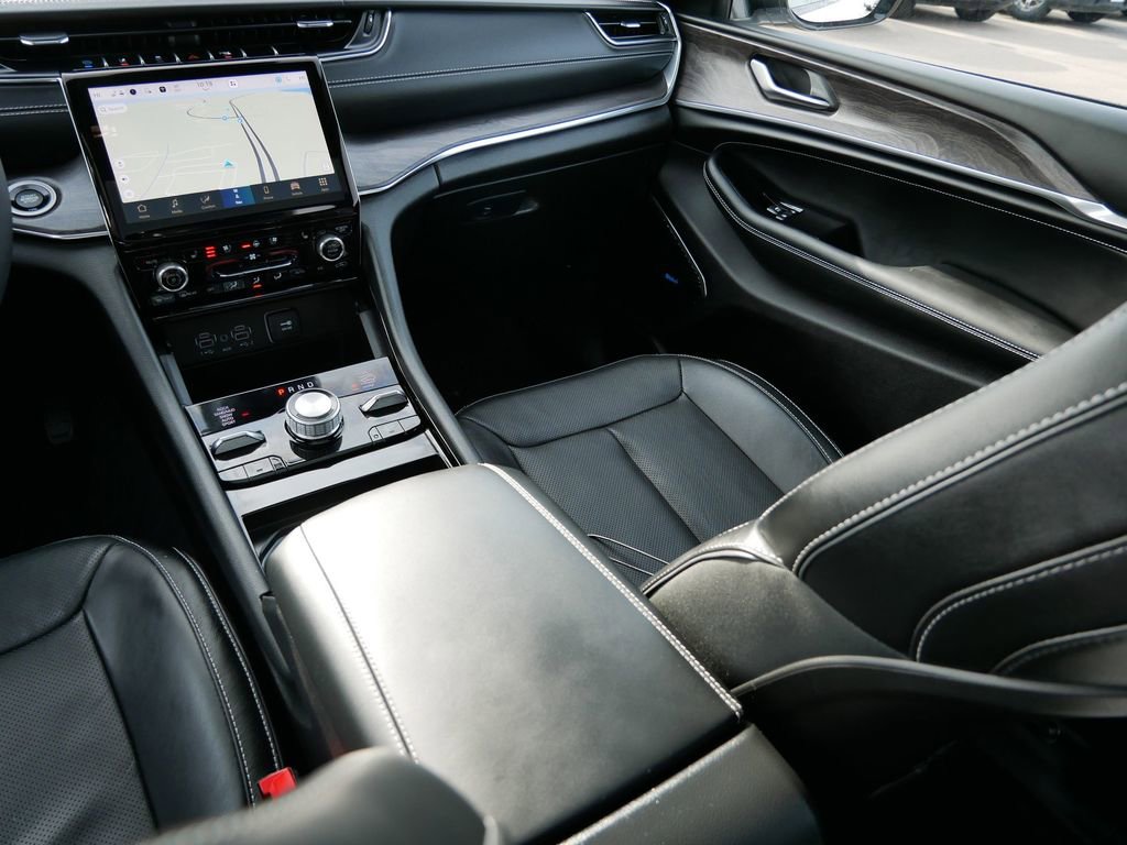 Used 2023 Jeep Grand Cherokee Overland image 15