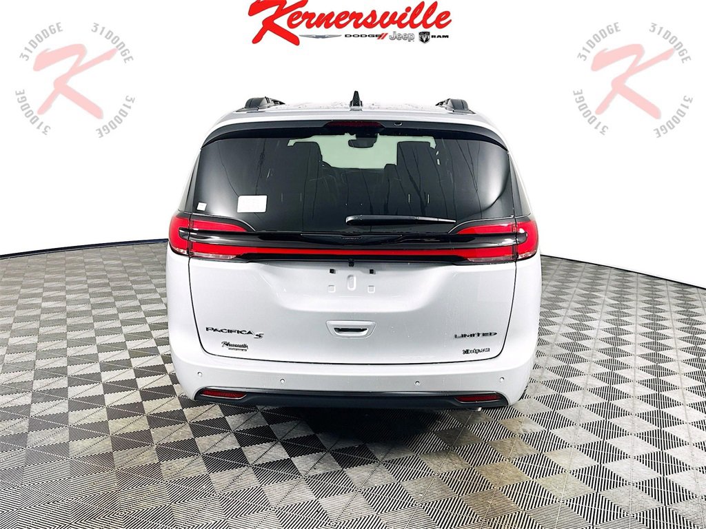 New 2026 Chrysler Pacifica Limited image 6