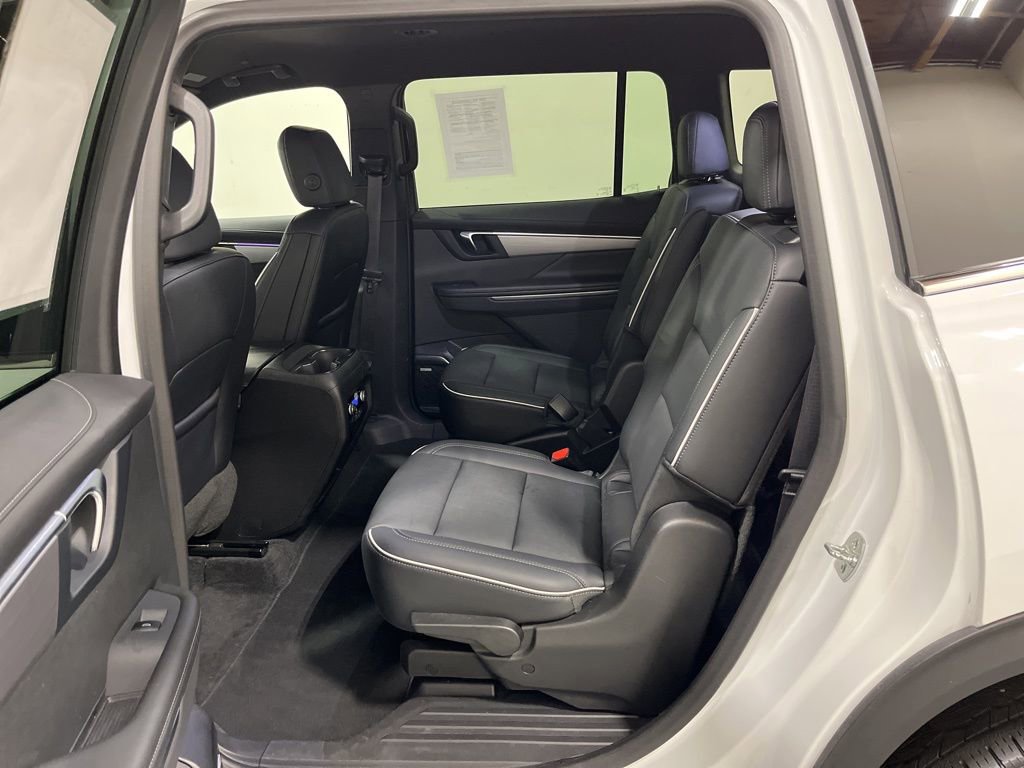 Used 2025 Buick Enclave Preferred AWD/4WD image 27