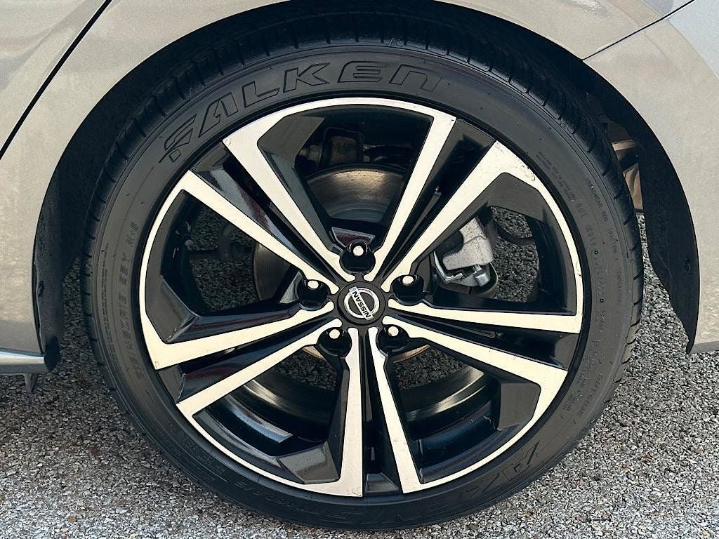 Used 2021 Nissan Sentra SR w/ SR Premium Package FWD image 29