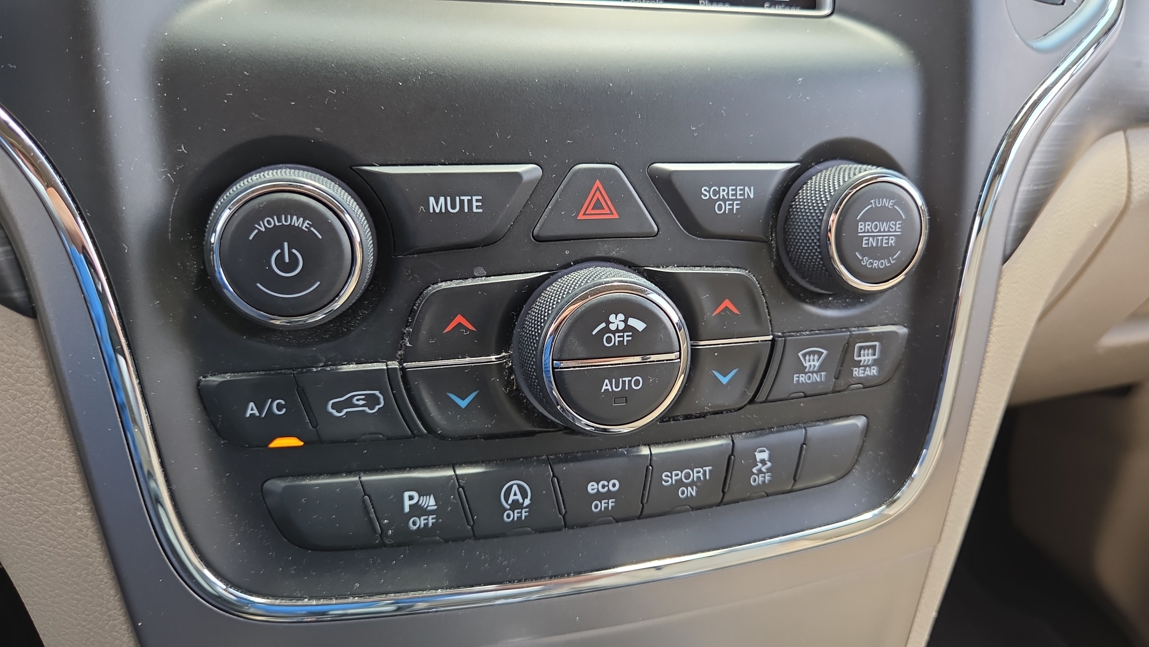 Used 2021 Jeep Grand Cherokee Laredo RWD image 28
