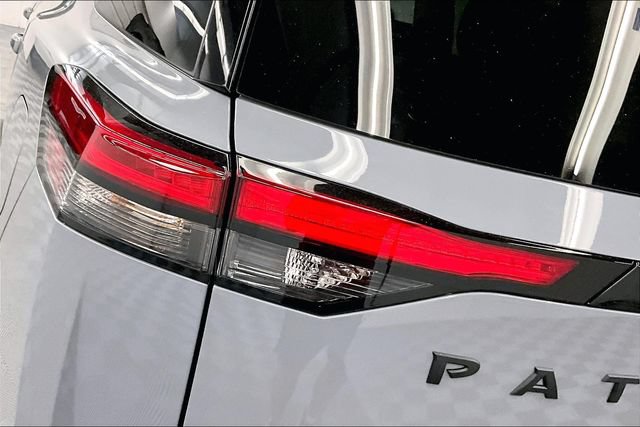 New 2025 Nissan Pathfinder Platinum w/ Lighting Package (N93) AWD/4WD image 18
