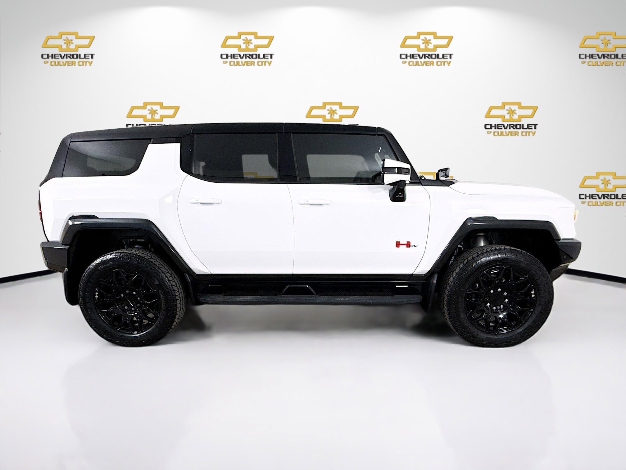 Used 2024 GMC Hummer EV 2X w/ LPO, Illumination Package image 8