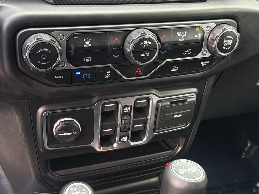Used 2023 Jeep Wrangler Unlimited Sahara AWD/4WD image 21