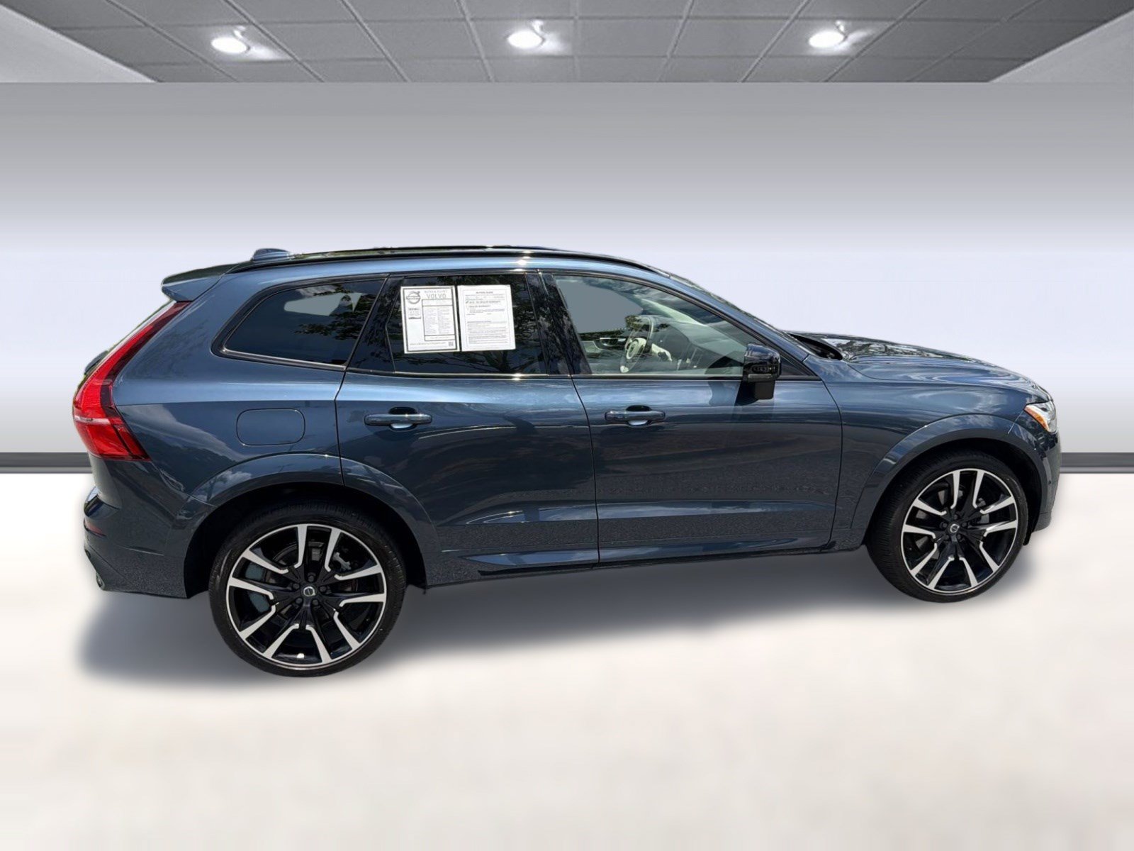 Certified 2024 Volvo XC60 B5 Ultimate w/ Protection Package Premier AWD/4WD image 8