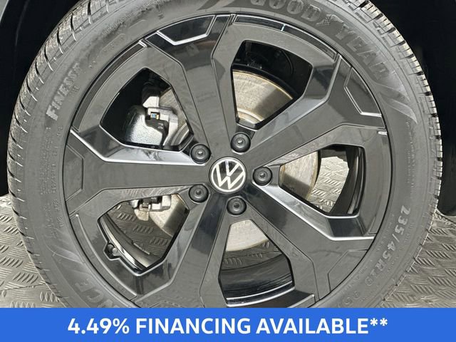 Certified 2025 Volkswagen Taos SEL image 11