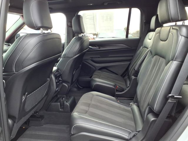 Used 2023 Jeep Grand Cherokee L Laredo image 26