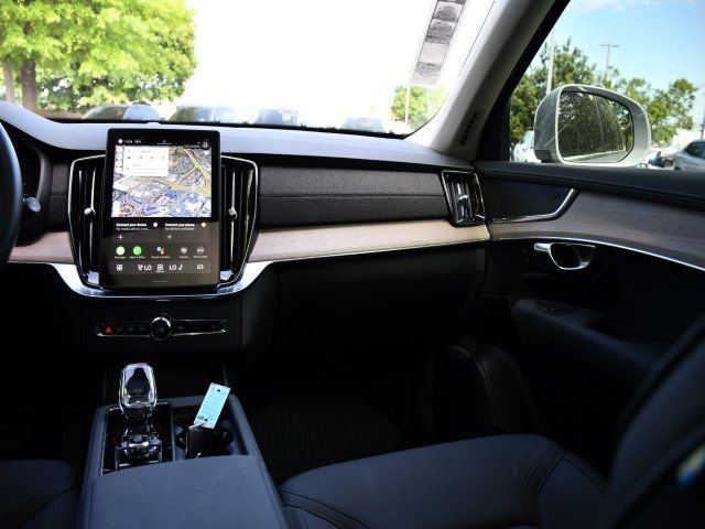 Used 2025 Volvo XC90 B6 Core w/ Protection Package Premier AWD/4WD image 18