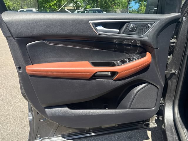 Used 2019 Ford Edge Titanium w/ Equipment Group 301A AWD/4WD image 29