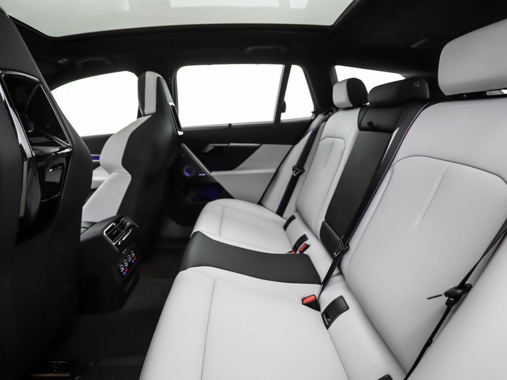 New 2026 BMW M5 Touring w/ Executive Package image 23